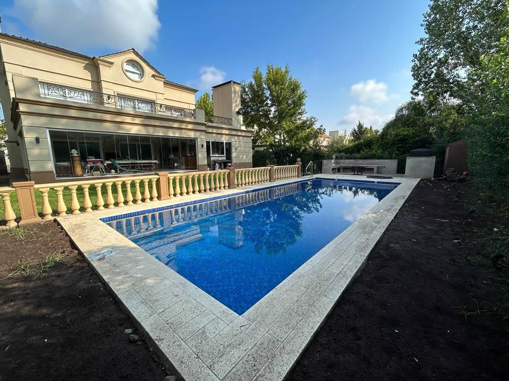 Piscina en Pilar