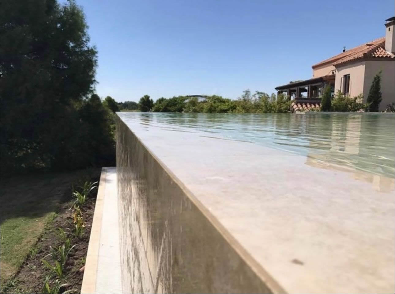 Piscina en Pilar